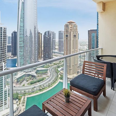 Modern & Spacious 2-Bed Condo With Panoramic Lake Views, Dual Balconies, Steps From Dubai Jlt Metro By "La Buena Vida Holiday Homes" المظهر الخارجي الصورة