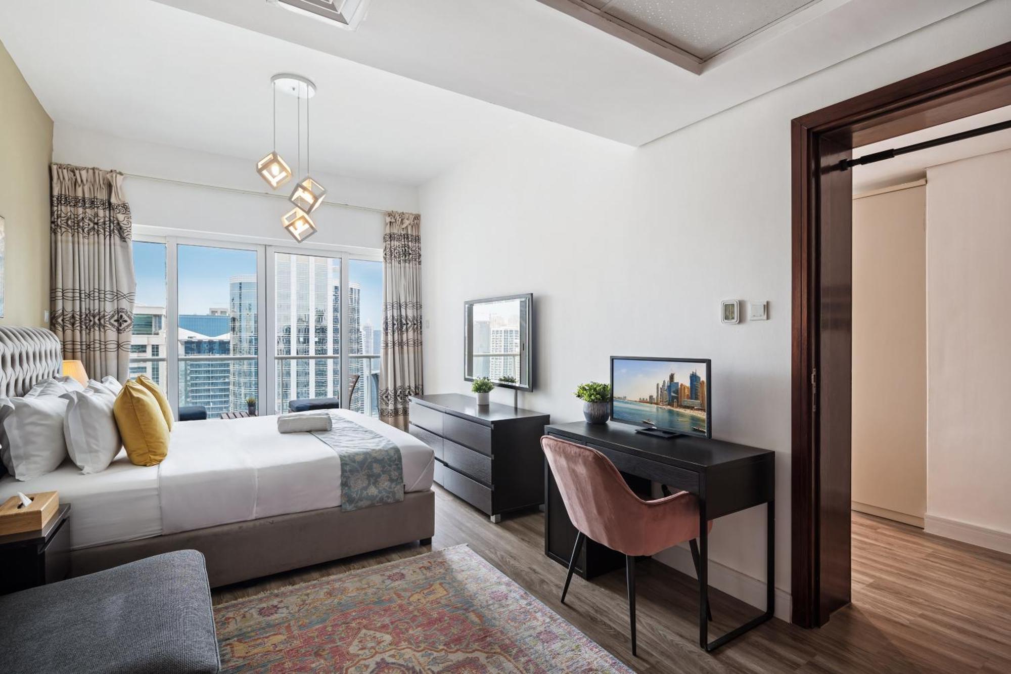 Modern & Spacious 2-Bed Condo With Panoramic Lake Views, Dual Balconies, Steps From Dubai Jlt Metro By "La Buena Vida Holiday Homes" المظهر الخارجي الصورة
