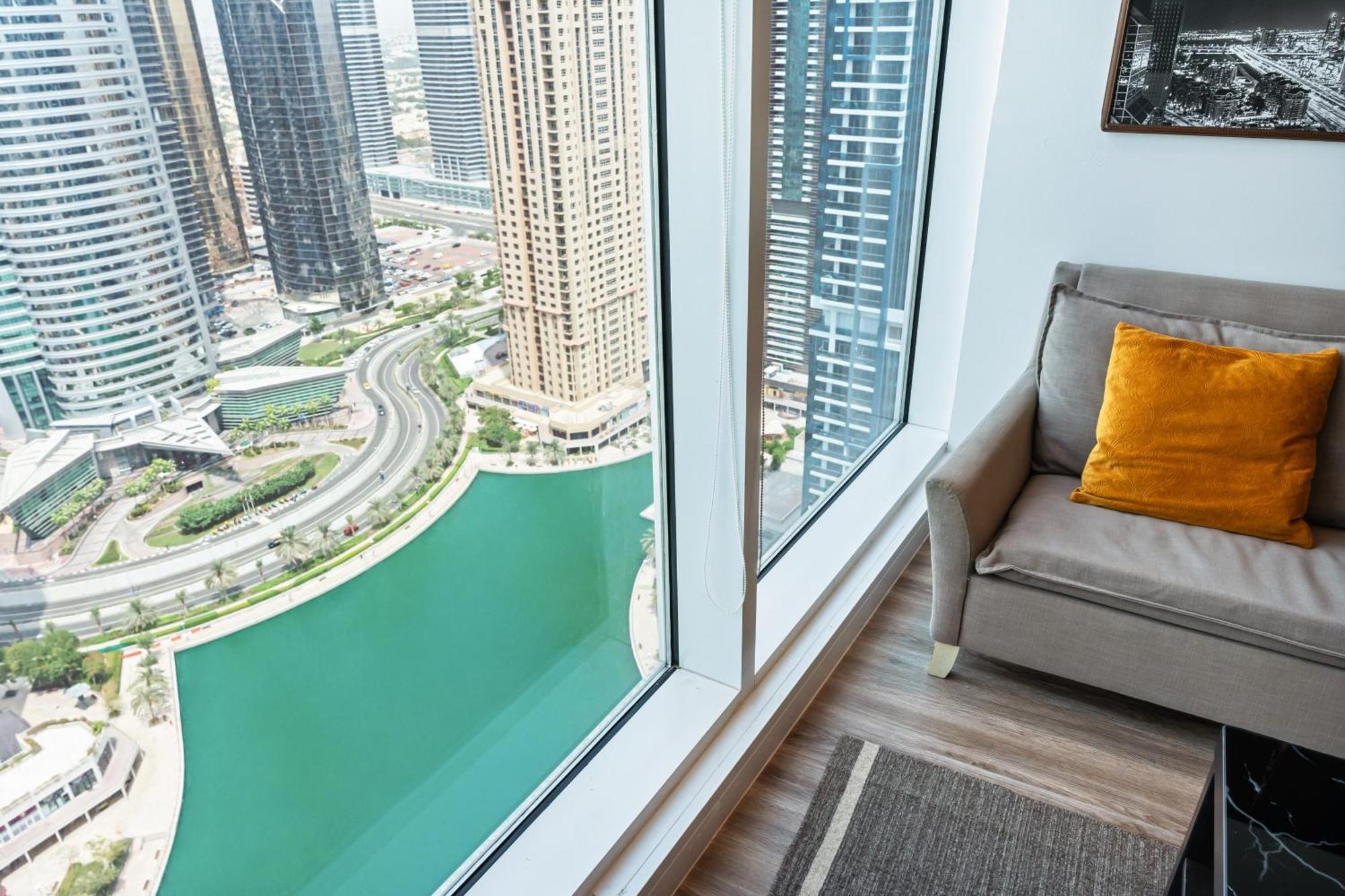 Modern & Spacious 2-Bed Condo With Panoramic Lake Views, Dual Balconies, Steps From Dubai Jlt Metro By "La Buena Vida Holiday Homes" المظهر الخارجي الصورة