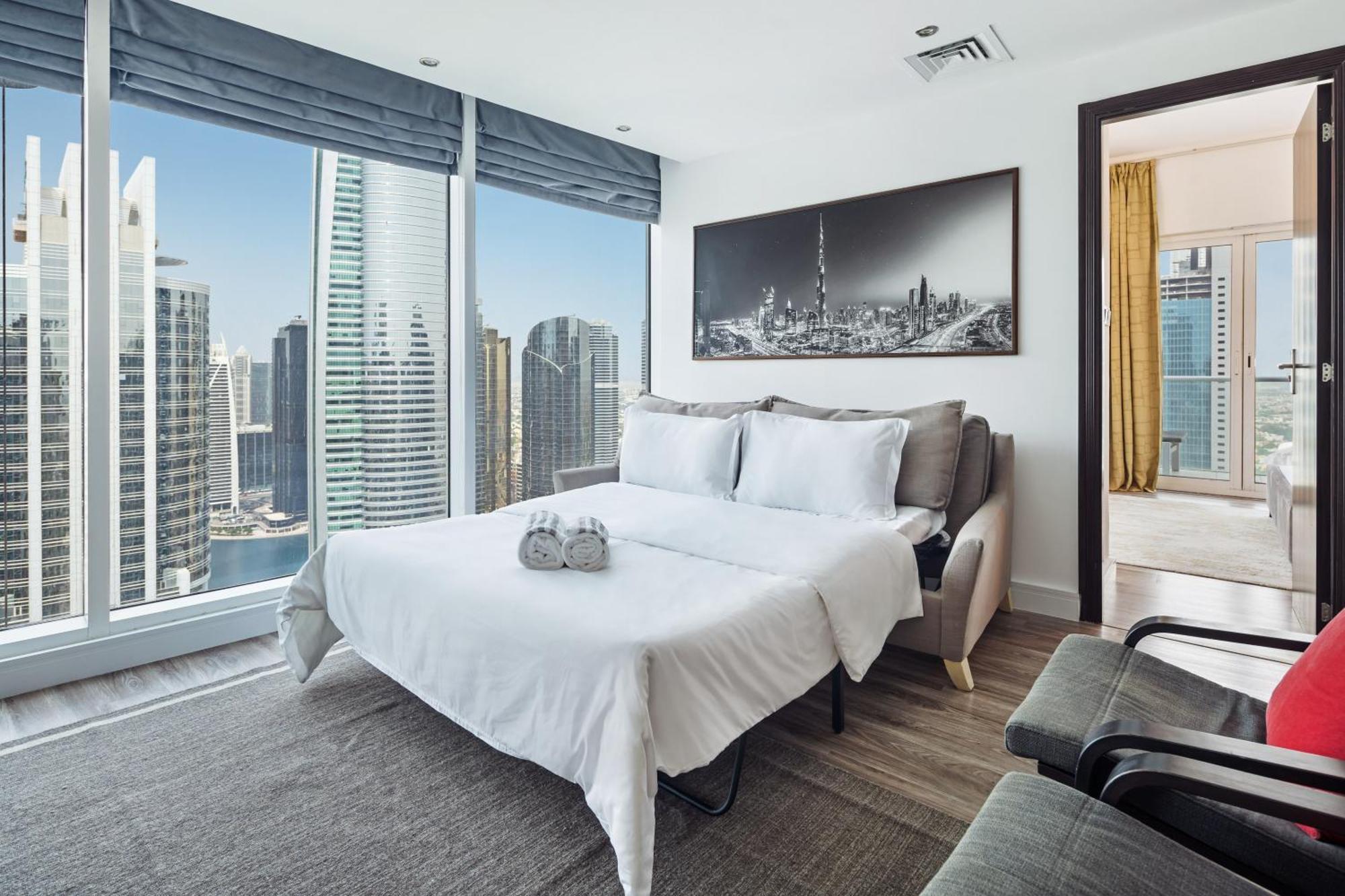 Modern & Spacious 2-Bed Condo With Panoramic Lake Views, Dual Balconies, Steps From Dubai Jlt Metro By "La Buena Vida Holiday Homes" المظهر الخارجي الصورة