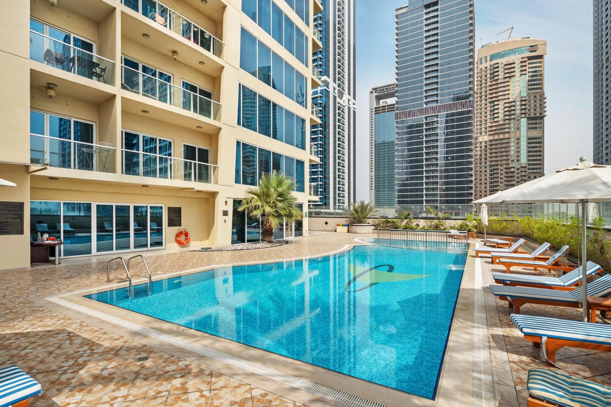 Modern & Spacious 2-Bed Condo With Panoramic Lake Views, Dual Balconies, Steps From Dubai Jlt Metro By "La Buena Vida Holiday Homes" المظهر الخارجي الصورة