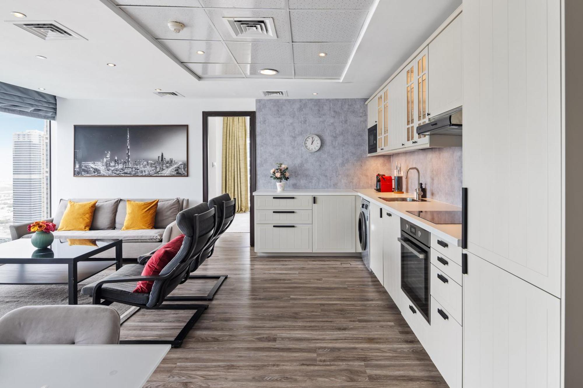 Modern & Spacious 2-Bed Condo With Panoramic Lake Views, Dual Balconies, Steps From Dubai Jlt Metro By "La Buena Vida Holiday Homes" المظهر الخارجي الصورة