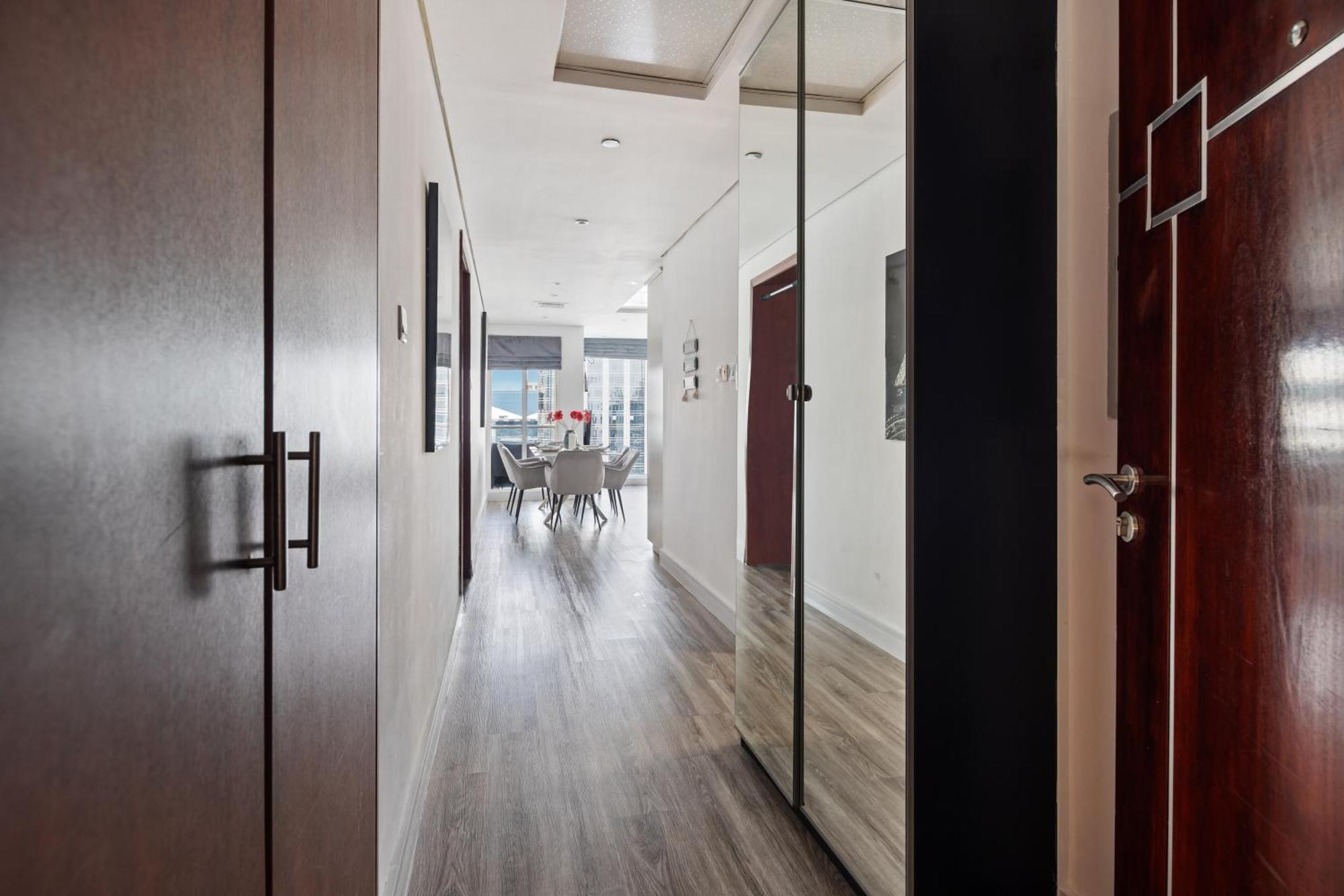 Modern & Spacious 2-Bed Condo With Panoramic Lake Views, Dual Balconies, Steps From Dubai Jlt Metro By "La Buena Vida Holiday Homes" المظهر الخارجي الصورة