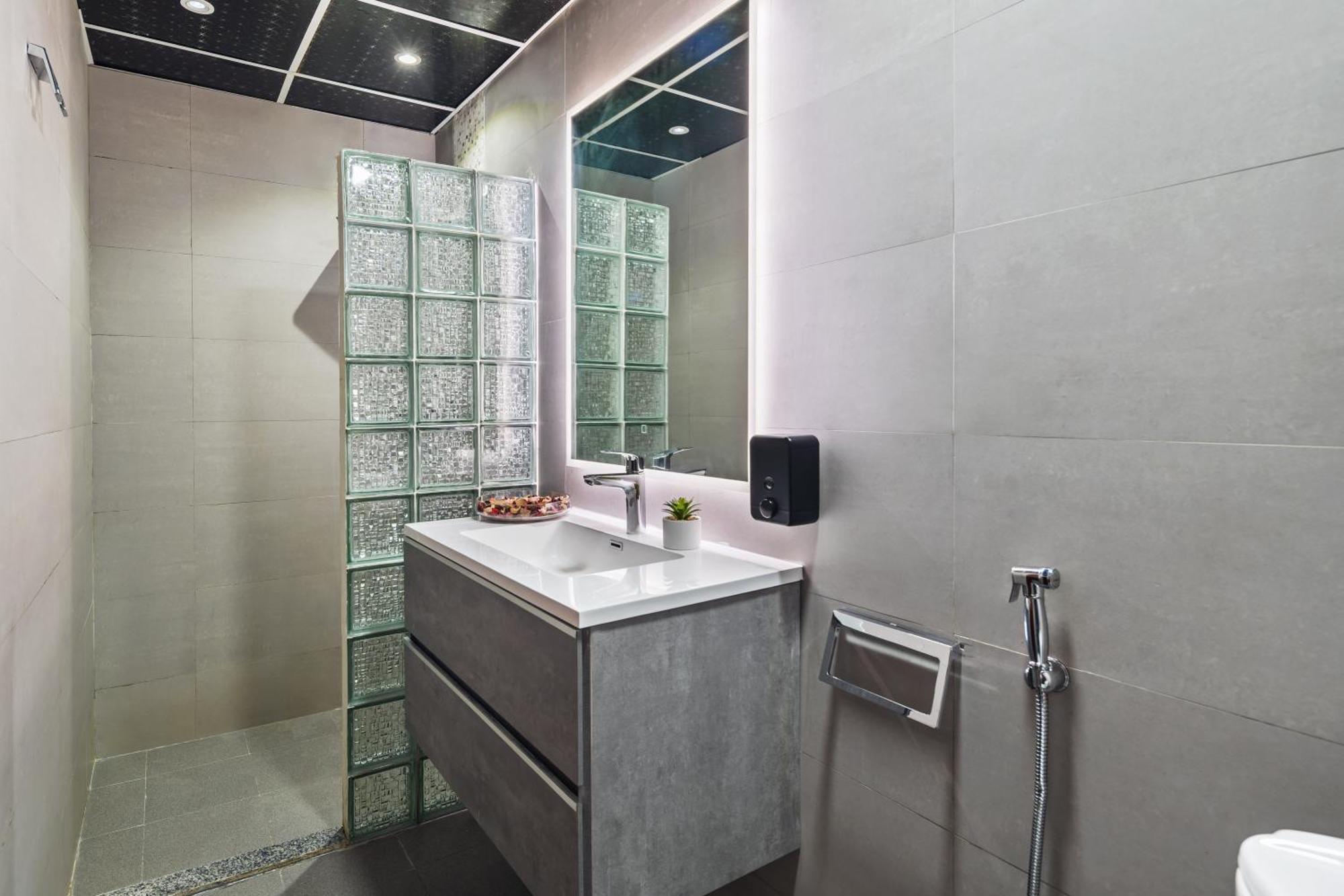 Modern & Spacious 2-Bed Condo With Panoramic Lake Views, Dual Balconies, Steps From Dubai Jlt Metro By "La Buena Vida Holiday Homes" المظهر الخارجي الصورة