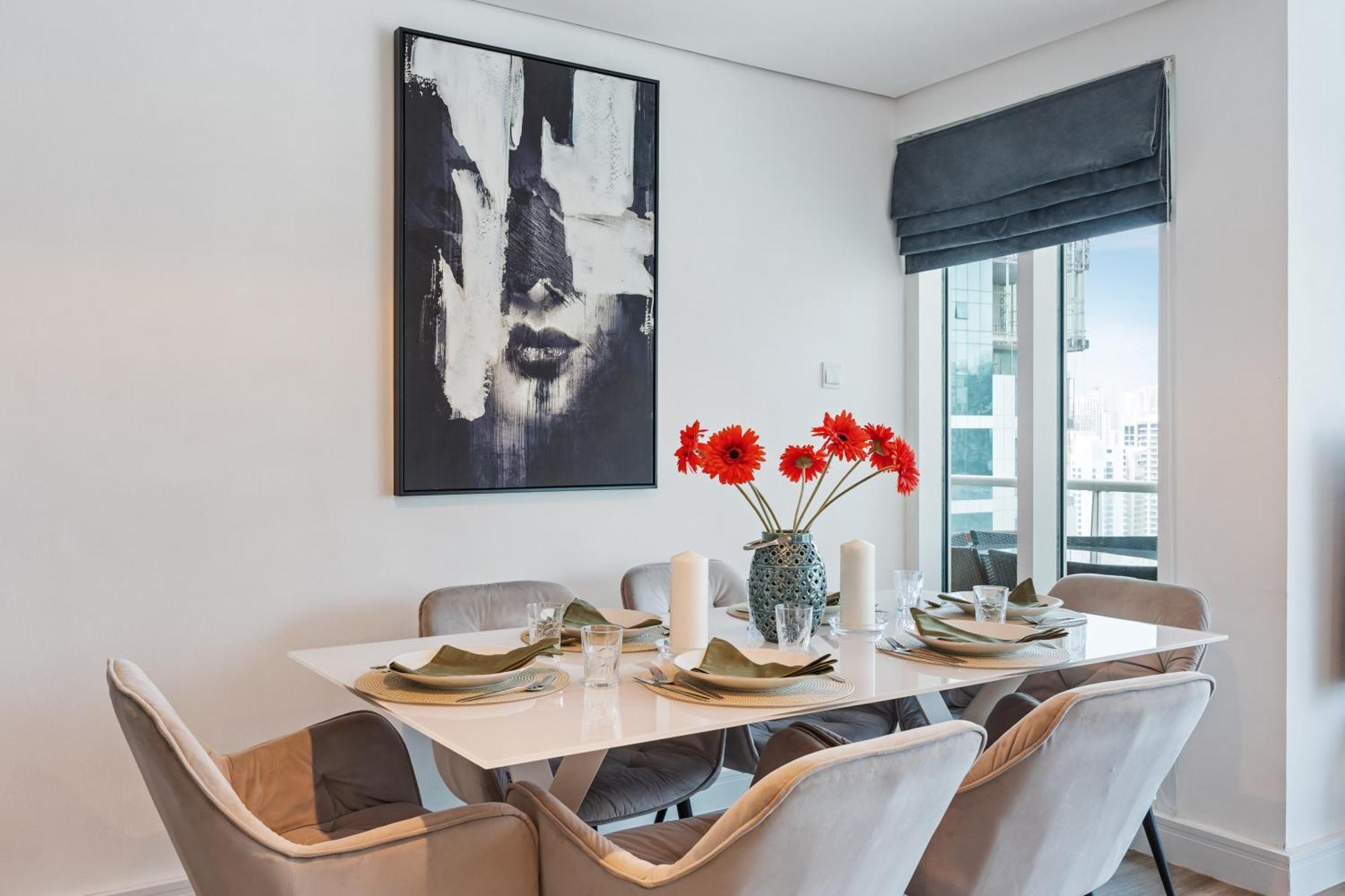 Modern & Spacious 2-Bed Condo With Panoramic Lake Views, Dual Balconies, Steps From Dubai Jlt Metro By "La Buena Vida Holiday Homes" المظهر الخارجي الصورة