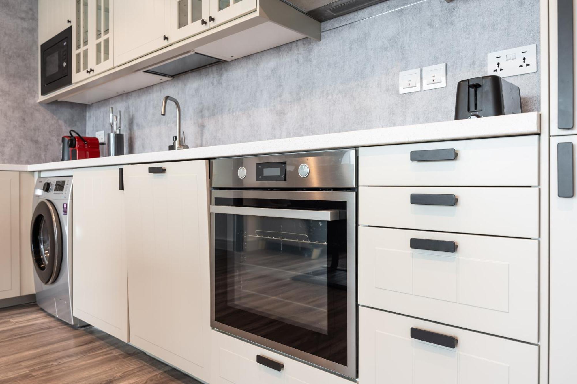 Modern & Spacious 2-Bed Condo With Panoramic Lake Views, Dual Balconies, Steps From Dubai Jlt Metro By "La Buena Vida Holiday Homes" المظهر الخارجي الصورة