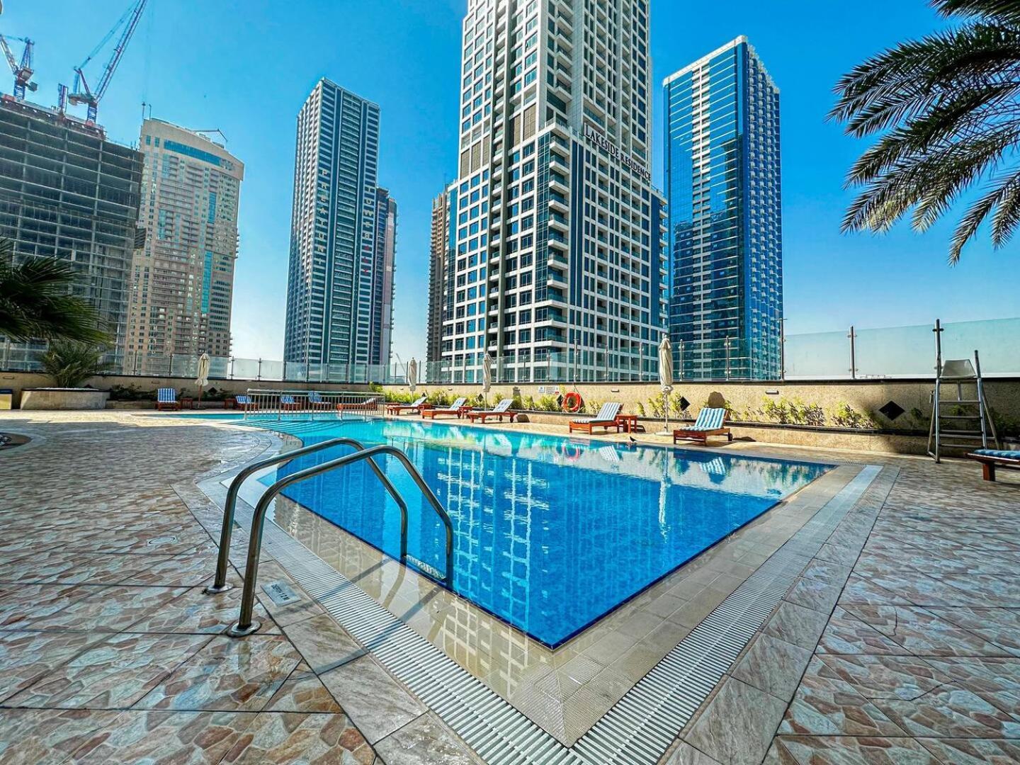 Modern & Spacious 2-Bed Condo With Panoramic Lake Views, Dual Balconies, Steps From Dubai Jlt Metro By "La Buena Vida Holiday Homes" المظهر الخارجي الصورة